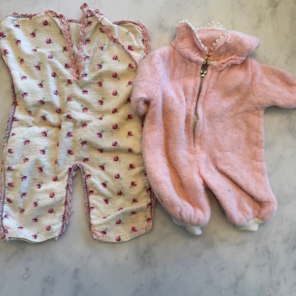 Vintage 1960s Mattel Tiny Thumbelina Doll plus her outfits & She Still Works! - Picture 9 of 17